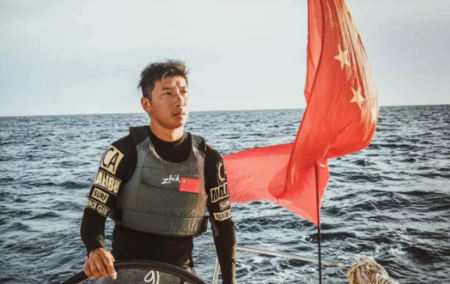 在抖音，穿越死亡之海的中国男人
